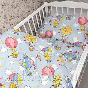 Комплект дитячої постільної білизни в кроватку
