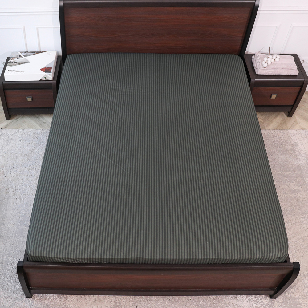 Натяжне захисне темно-зелене простирадло гумка односпальне з бязі (90*200*25) у смужку бавовняне щільне