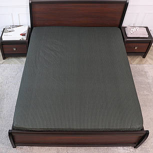 Натяжне захисне темно-зелене простирадло гумка односпальне з бязі (90*200*25) у смужку бавовняне щільне, фото 1