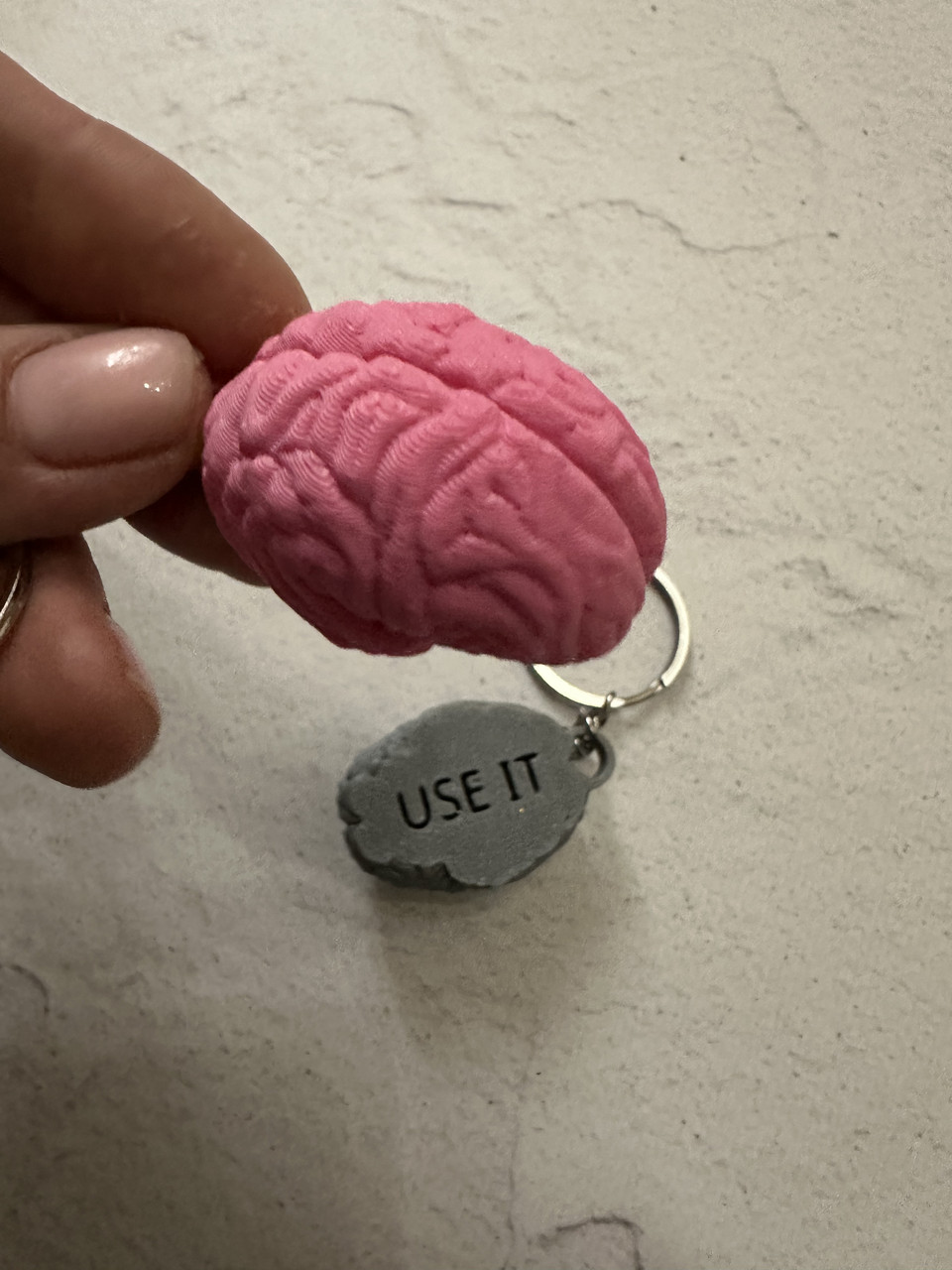 🧠 Брелок «USE IT» — стильне нагадування думати!