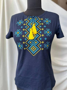 Вишиті жіночі футболки