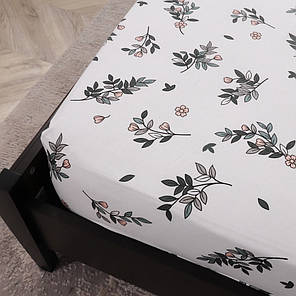 Натяжне двоспальне простирадло бязь на гумці (120*200*25) міцне бавовняне біле з квітковим принтом, фото 3