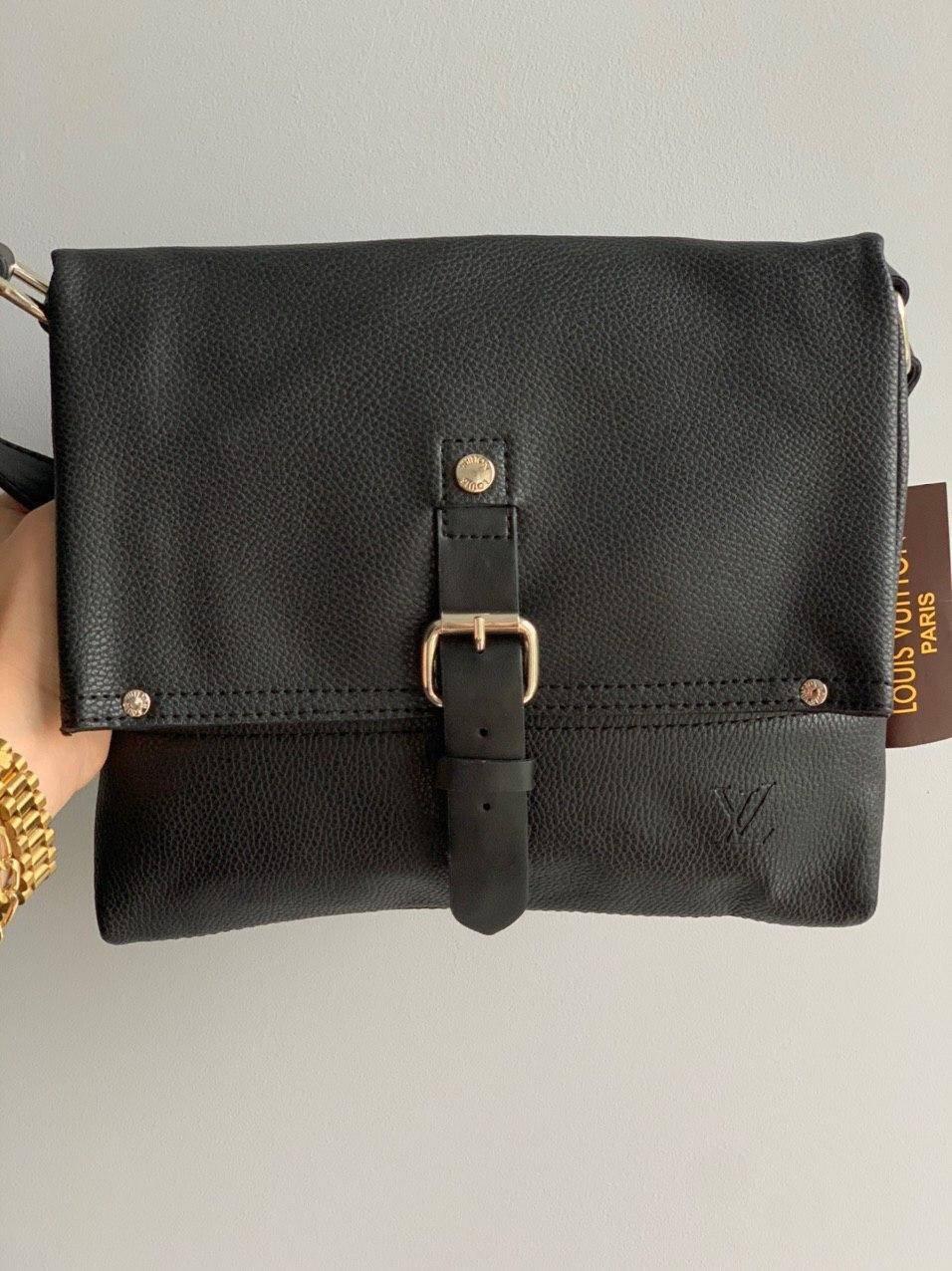 Чоловіча сумка месенджер Louis Vuitton чорна з канви з регульованим ремінцем барсетка на 1 відділення