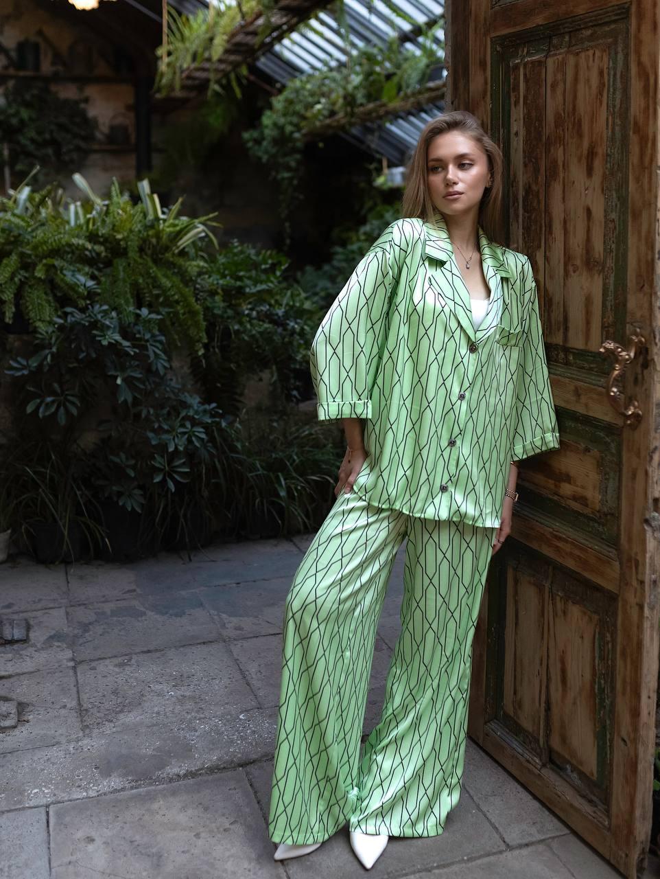 Жіночий прогулянковий костюм у літній принт розкльошені штани та кардиган на ґудзиках (р. 42-46) 63KO3838, фото 1