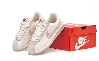 Жіночі кросівки Nike Cortez pink рожеві Найк Кортез замшеві