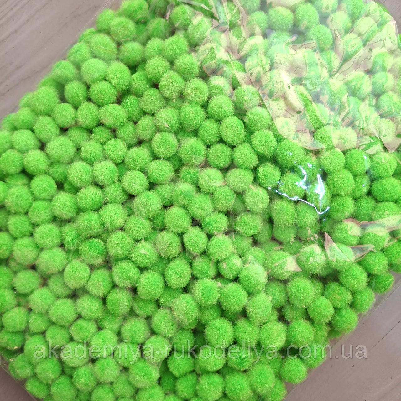 Помпони — кульки салатові. (ОПТ) D — 1 см, 1000 шт.