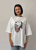 Футболка жіноча біла з принтом в українському стилі Дівчина в намисті