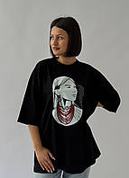 Футболка жіноча чорна з принтом в українському стилі Дівчина в намисті