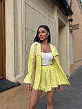 Жовтий жіночий літній прогулянковий костюм із жатого льону з мереживним оздобленням, фото 3