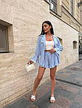 Блакитний жіночий літній прогулянковий костюм із жатого льону з мереживним оздобленням, фото 8