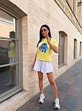 Жіночий літній костюм Стіч: жовта футболка з малюнком і білі шорти з тонку смужку, фото 6