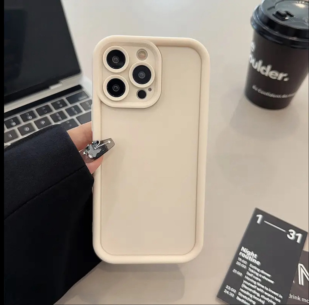 Силіконовий чохол матовий молочний на EPhone 16 Pro