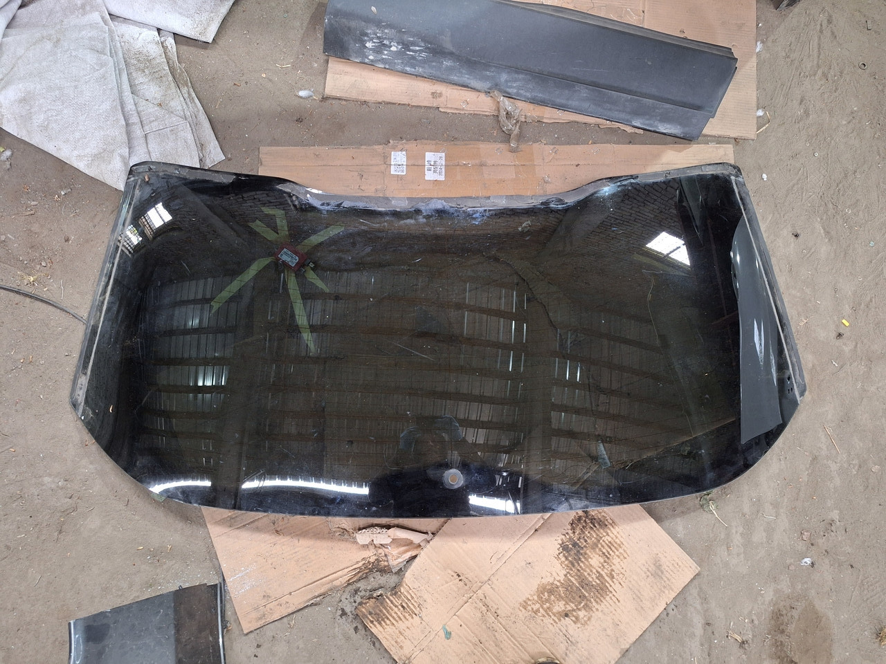 Ford Edge 2019-2024 Скло заднє з підігрівом в кришку багажника (ляду), фото 1