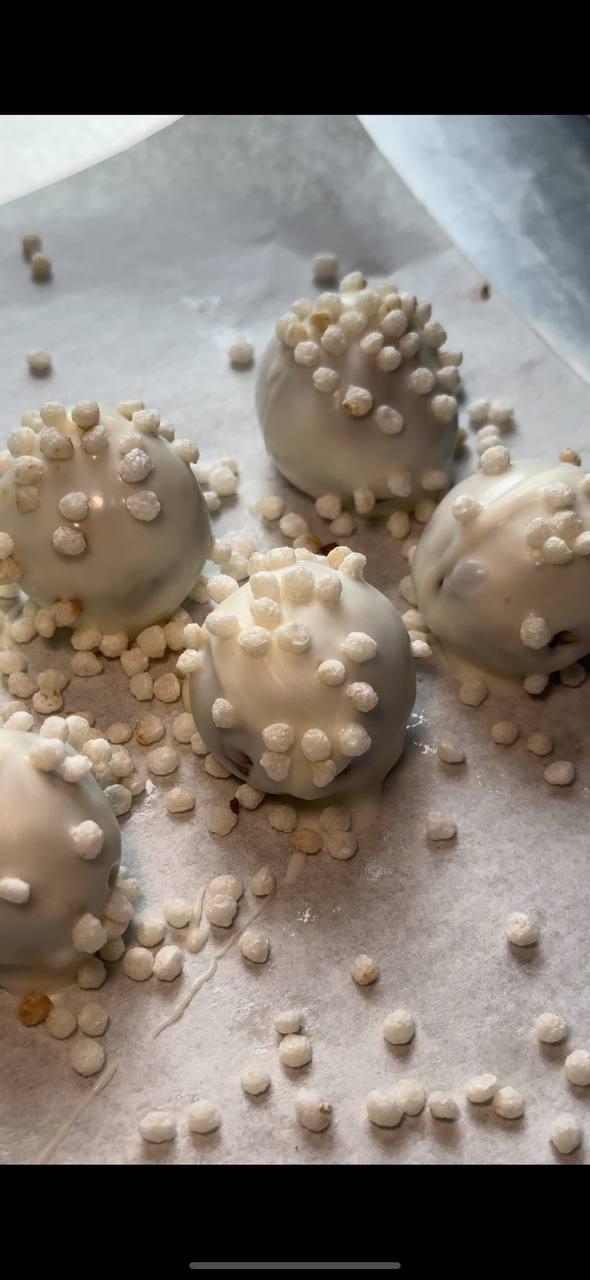 Фінікові цукерки з повітряними кульками та білим шоколадом 1шт, фото 1