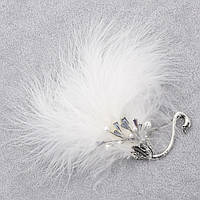 Брошка на сріблястій основі лебідь з білими пір'ям і білими намистинами та кристалами розмір 100х70 мм