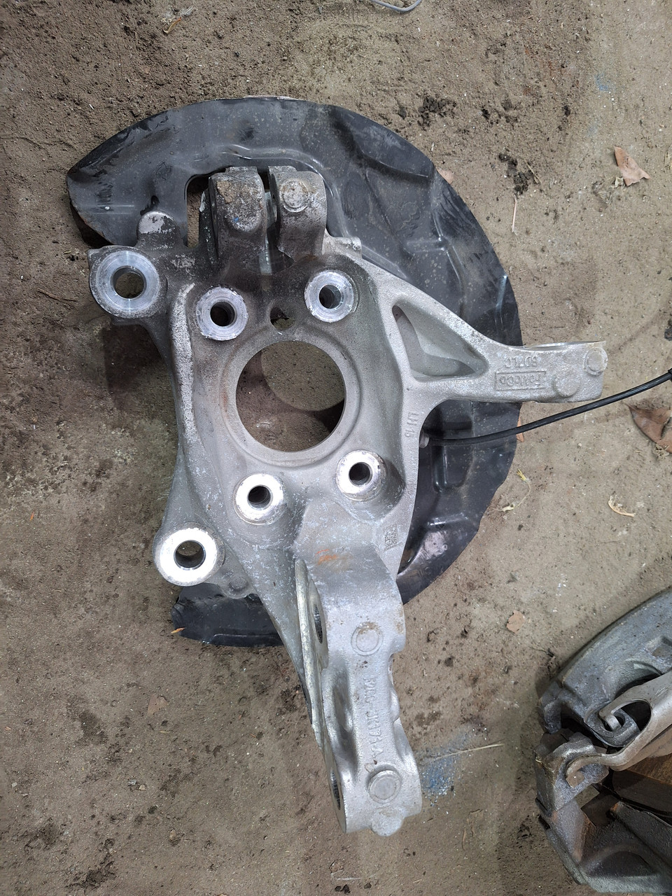 Ford Edge 2019-2024 Кулак поворотний Цапфа передня Ліва F2GZ3K186A F2GC3K171A, фото 1