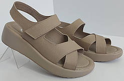 Босоніжки шкіряні на танкетці від виробника модель ТН25-1129