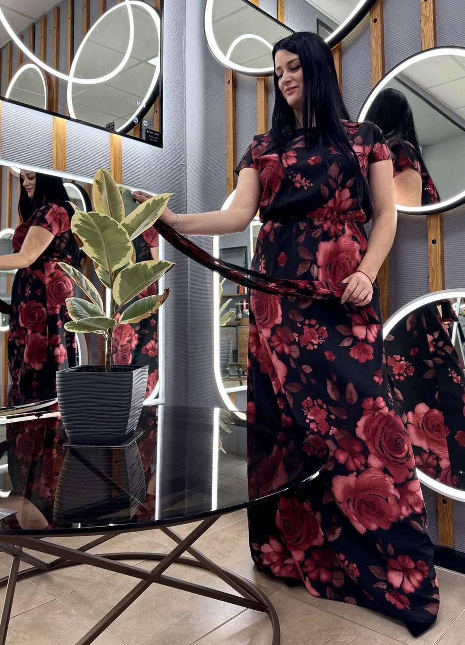 Сукня довга із софтової тканини А силуету чорного кольору з квітковим принтом. Розміри від 44 до 58