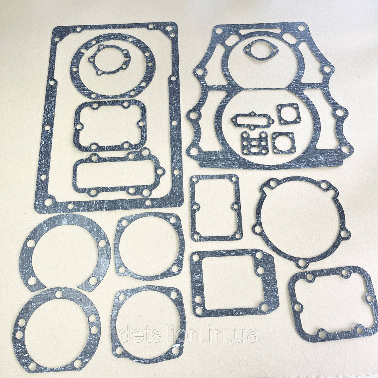 Комплект прокладок КПП КамАЗ 5320, 5410, 5511 комплект повний з роздільником 5511-1701804, фото 1