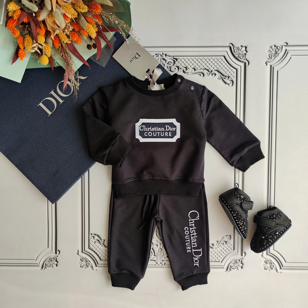 Дитячий чорний спортивний прогулянковий костюм Діор для новонароджених