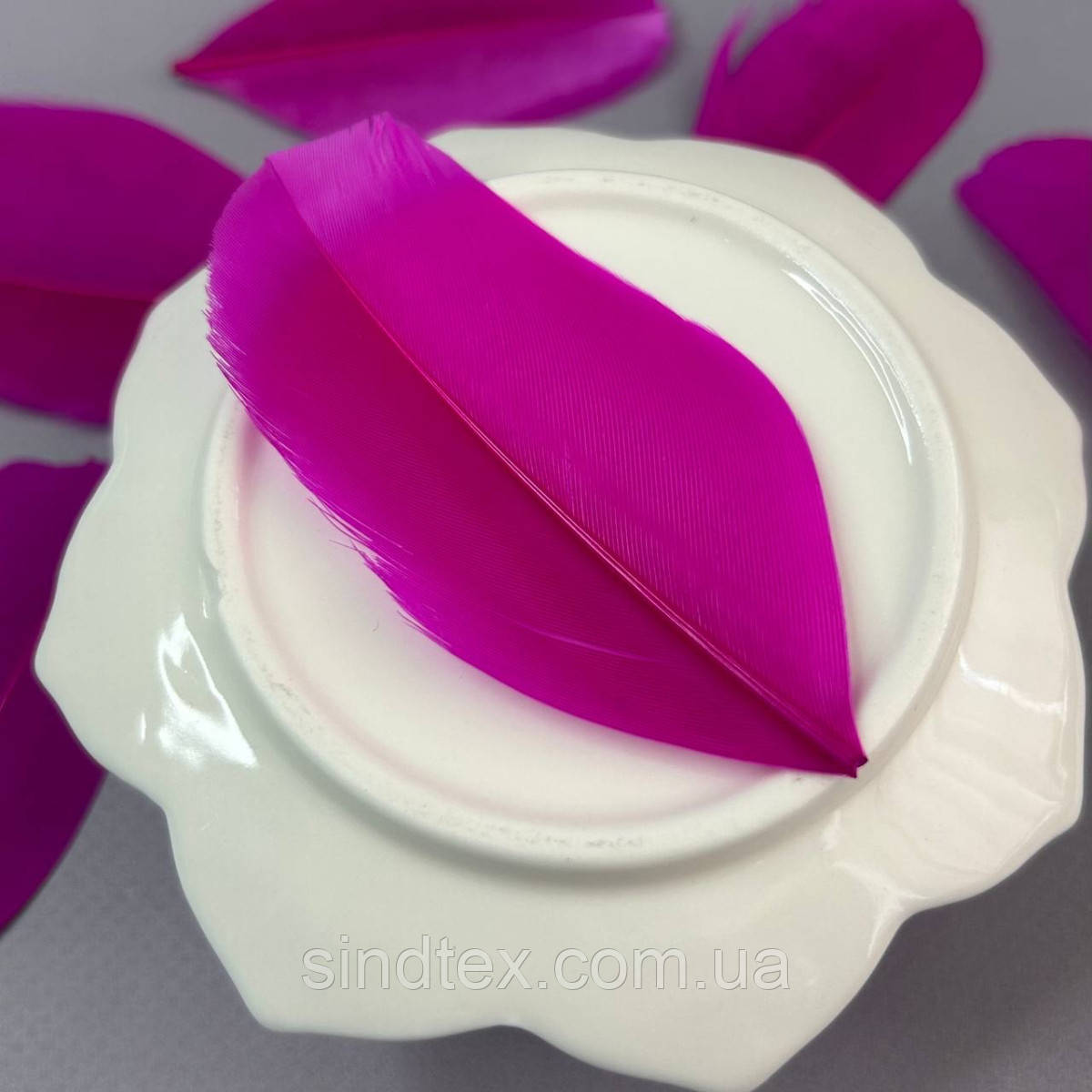 Пір'я гусячі для рукоділля  5-7 см, ∼50шт - фуксія