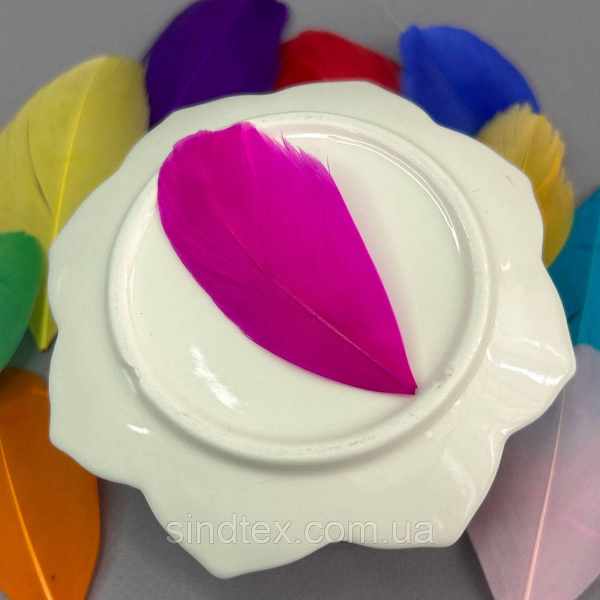 Пір'я гусячі для рукоділля 5-7 см, ∼50шт - яскравий мікс