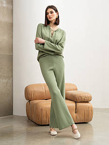 Теплий костюм жіночий брючний трикотажний осінній