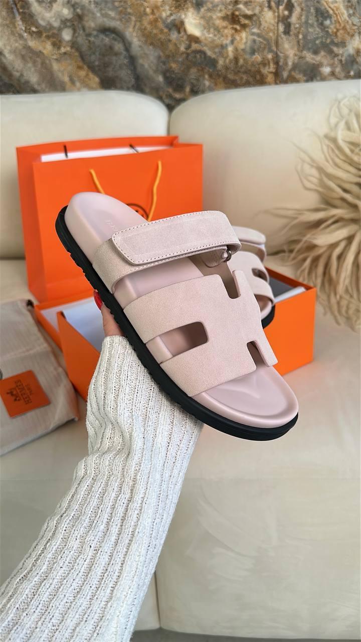 Рожеві шльопанці жіночі Hermes Chypre Suede Pink. Стильні літні шльопки жіночі., фото 1