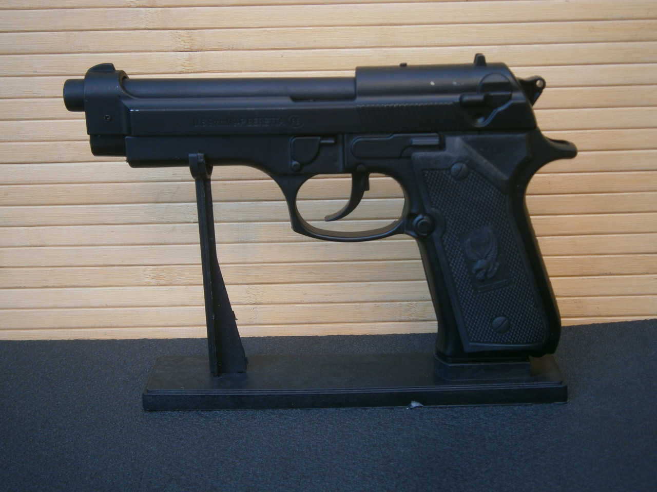 Запальничка пістолет Beretta M9 "Беретта" турбо газова сувенірна, фото 1