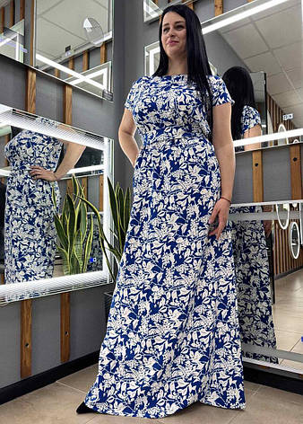 Софтова довга сукня синього кольору з квітковим принтом. Розміри від 44 до 58, фото 2