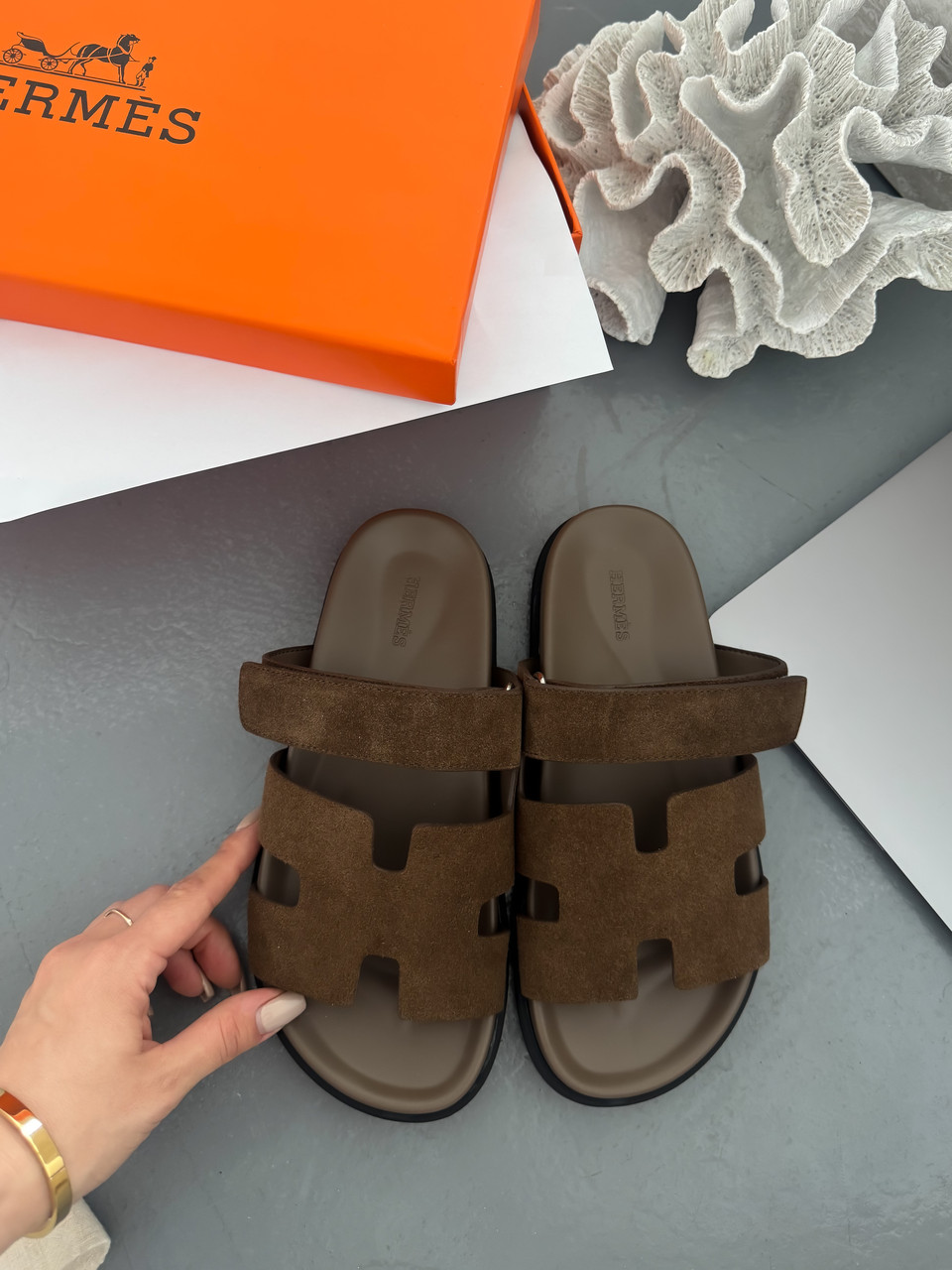 Коричневі шльопанці жіночі Hermes Chypre Apricot Sandals Brown. Модні літні шльопки жіночі., фото 1