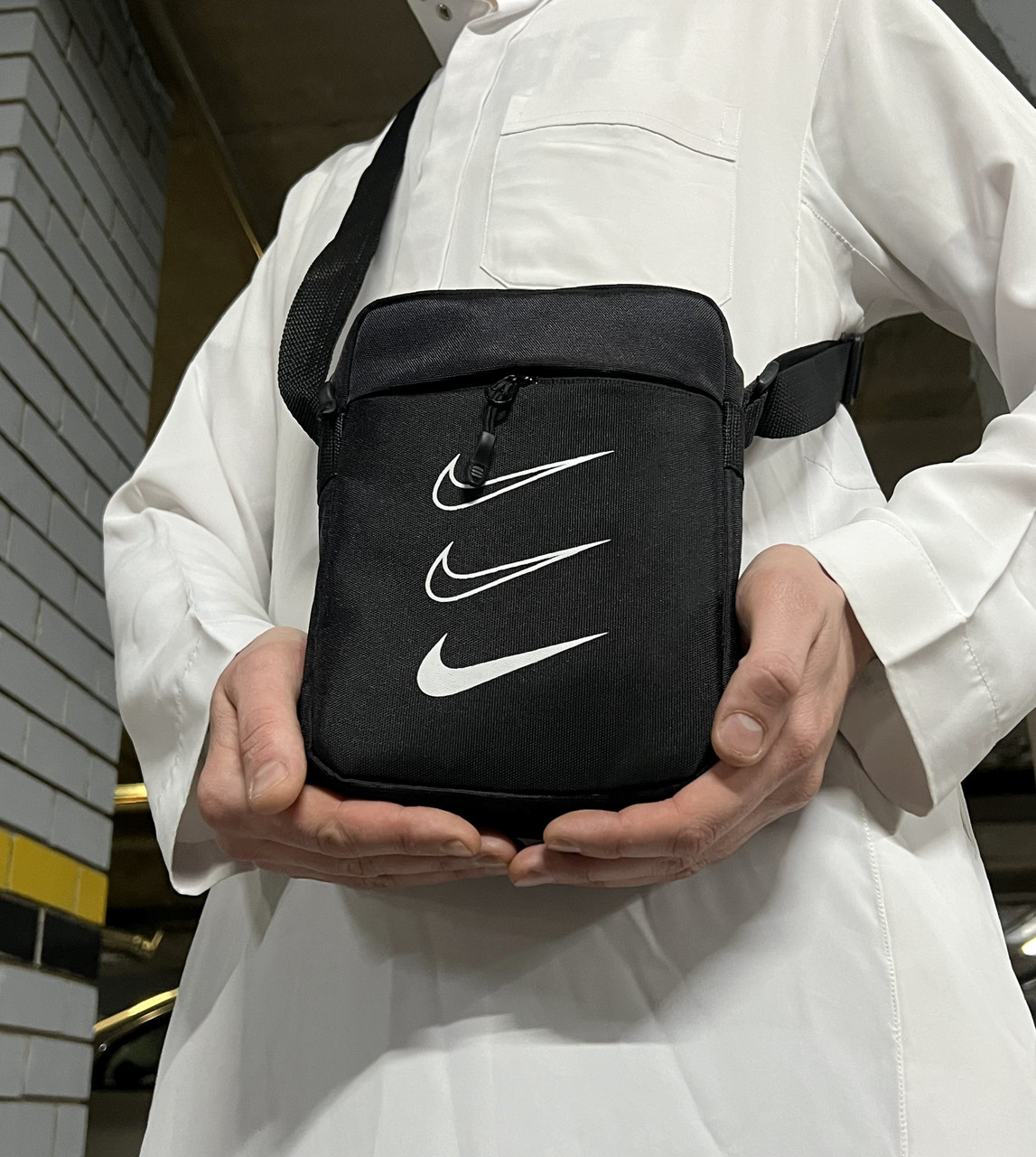 Барсетка чоловіча повсякденна - чорна модель на плече Nike