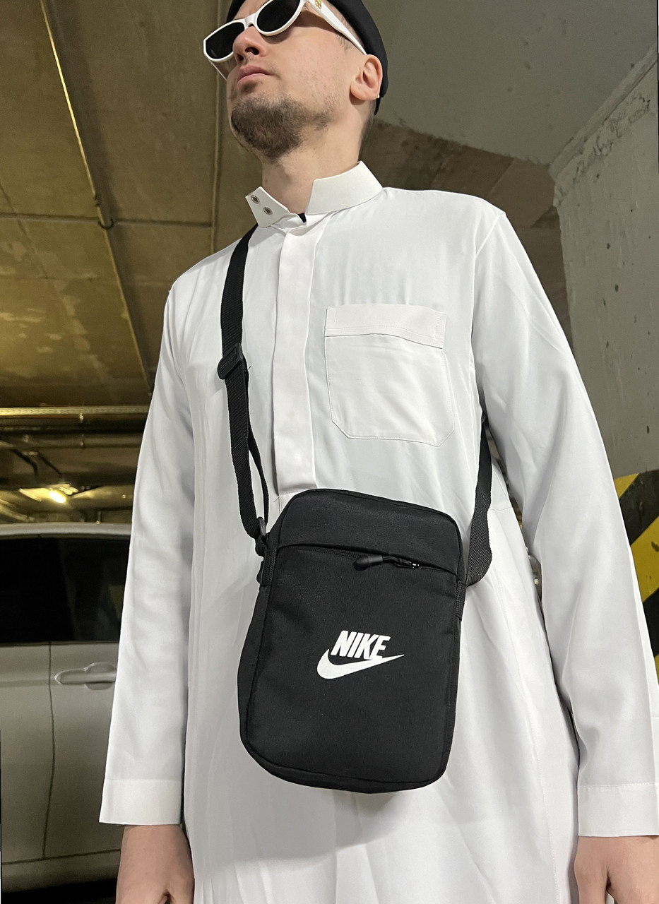 Містка чоловіча сумка на плече міська в чорному кольорі Nike