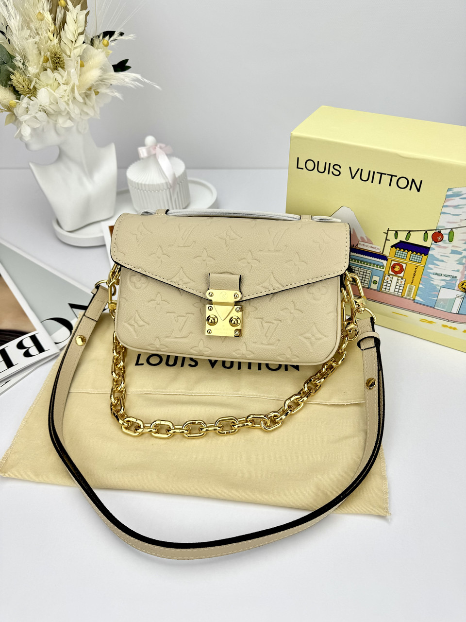 Louis Vuitton Pochette Metis East West Beige