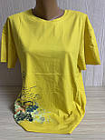 Оригінальна літня жіноча футболка з гарним квітковим принтом, на манжеті, фото 4