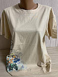 Оригінальна літня жіноча футболка з гарним квітковим принтом, на манжеті, фото 7