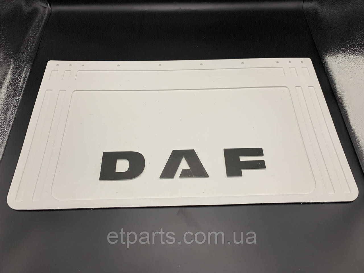 Бризковик на двосхиле колесо з об'ємним малюнком "DAF" Білий (360X640)