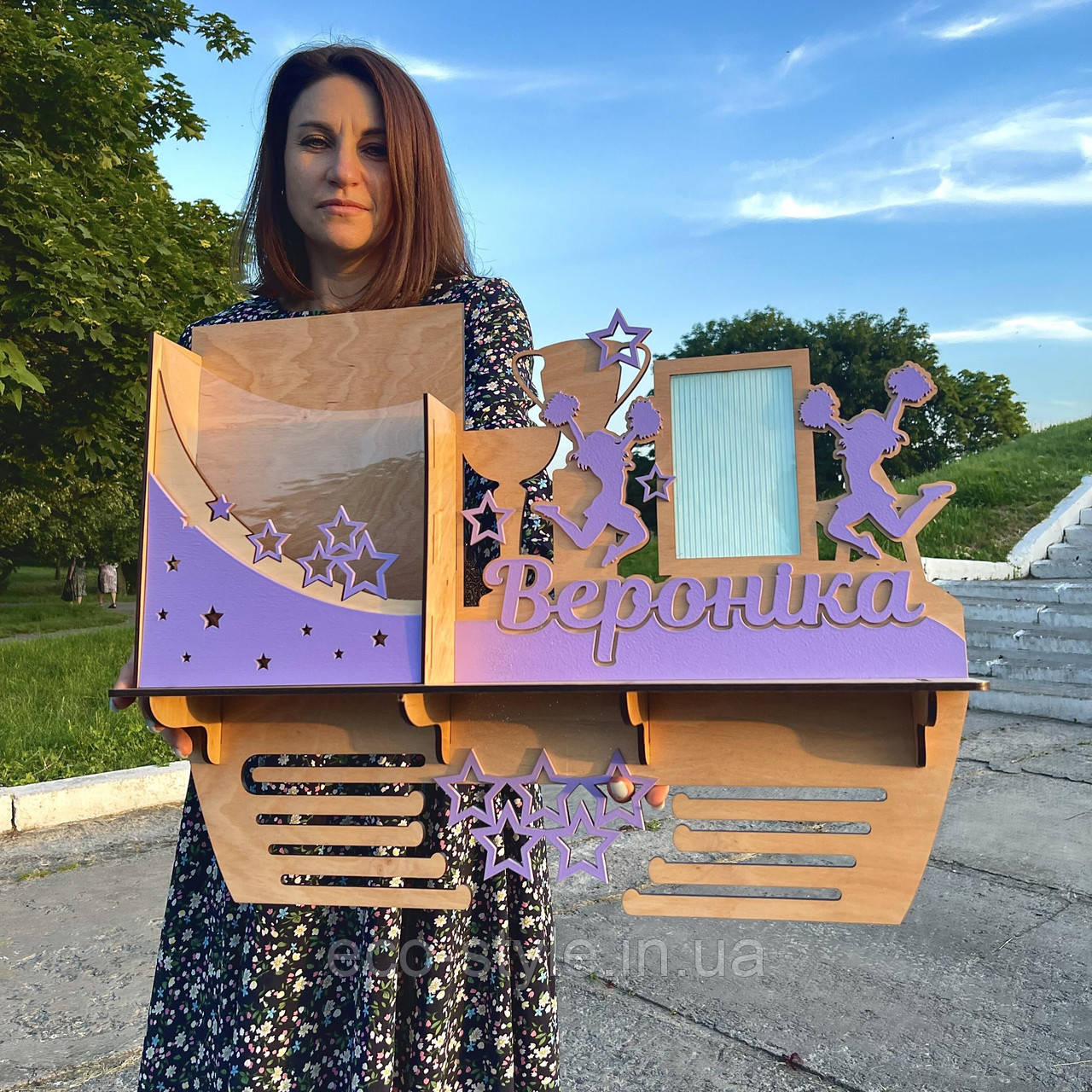 Медальниця для чирлідера. Медальниця з поличкою для кубків. Холдер для нагород. Медальниця під замовлення, фото 1