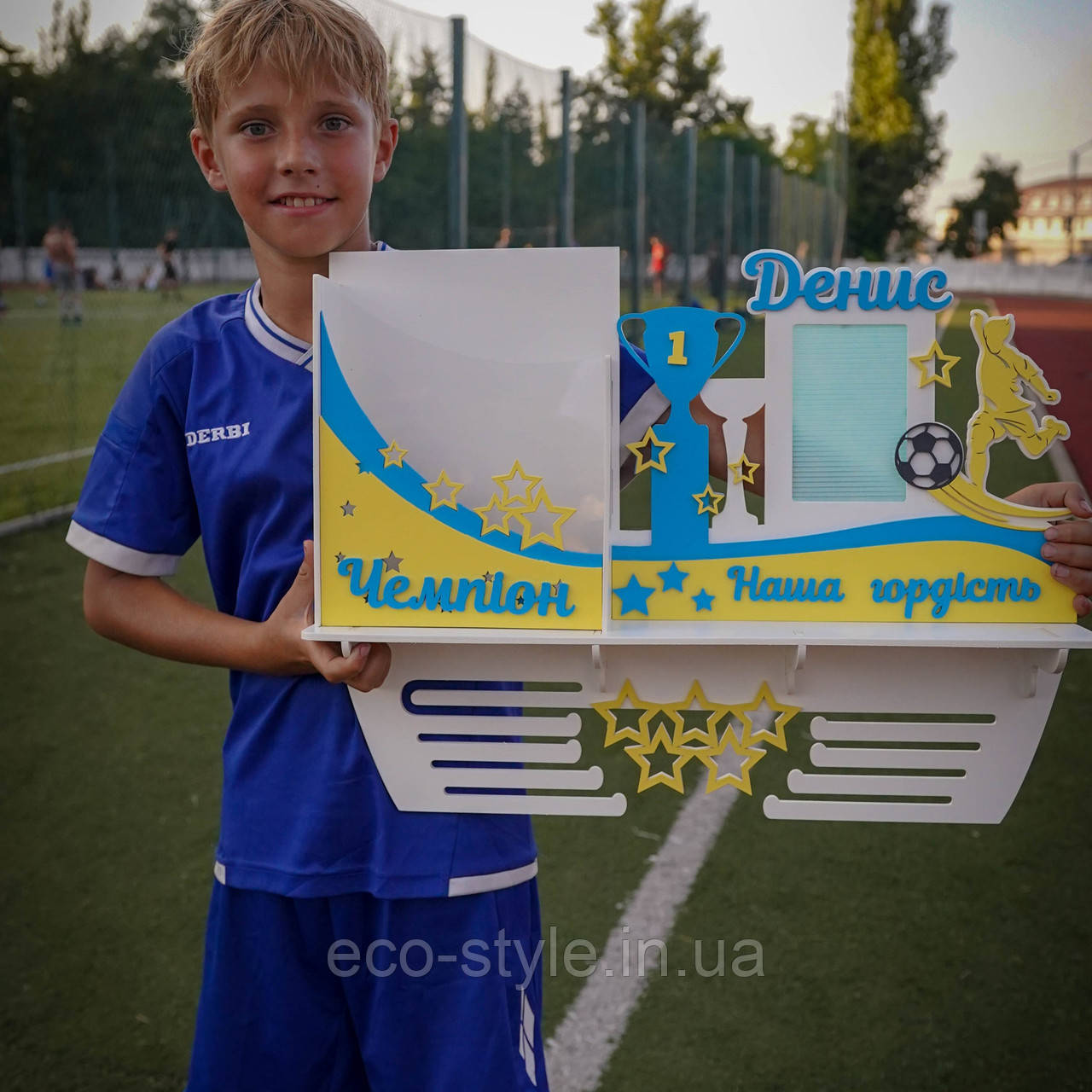 Медальниця футбол. Тримач для медалей футбол. Медальниця футболісту. Поличка для футболіста. Дипломниця, фото 1