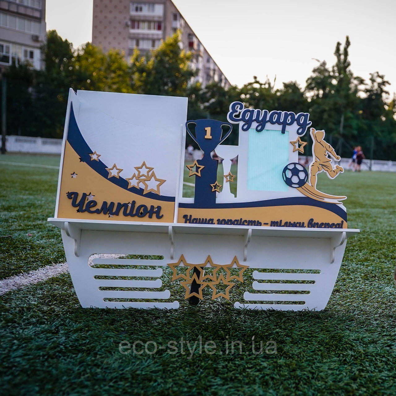 Медальниця футбол. Тримач для медалей футбол. Медальниця футболісту. Поличка для футболіста. Дипломниця, фото 1