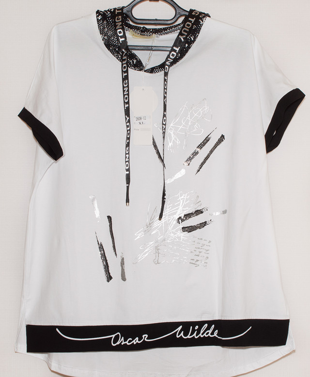 Блуза футболка Сучасна футболка з стразами