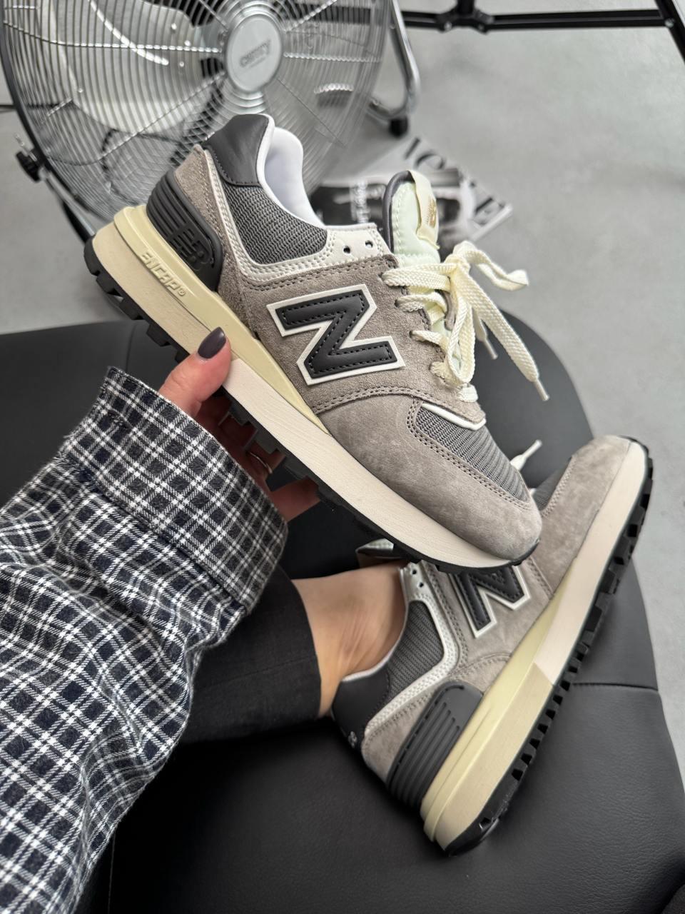 Чоловічі кросівки New Balance 574 Legacy Grey Beige Нью Беланс Легасі сірі з бежевим замша демісезон