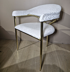 Стілець італійський дизайн металевий золотий з білою обівкою Кейс