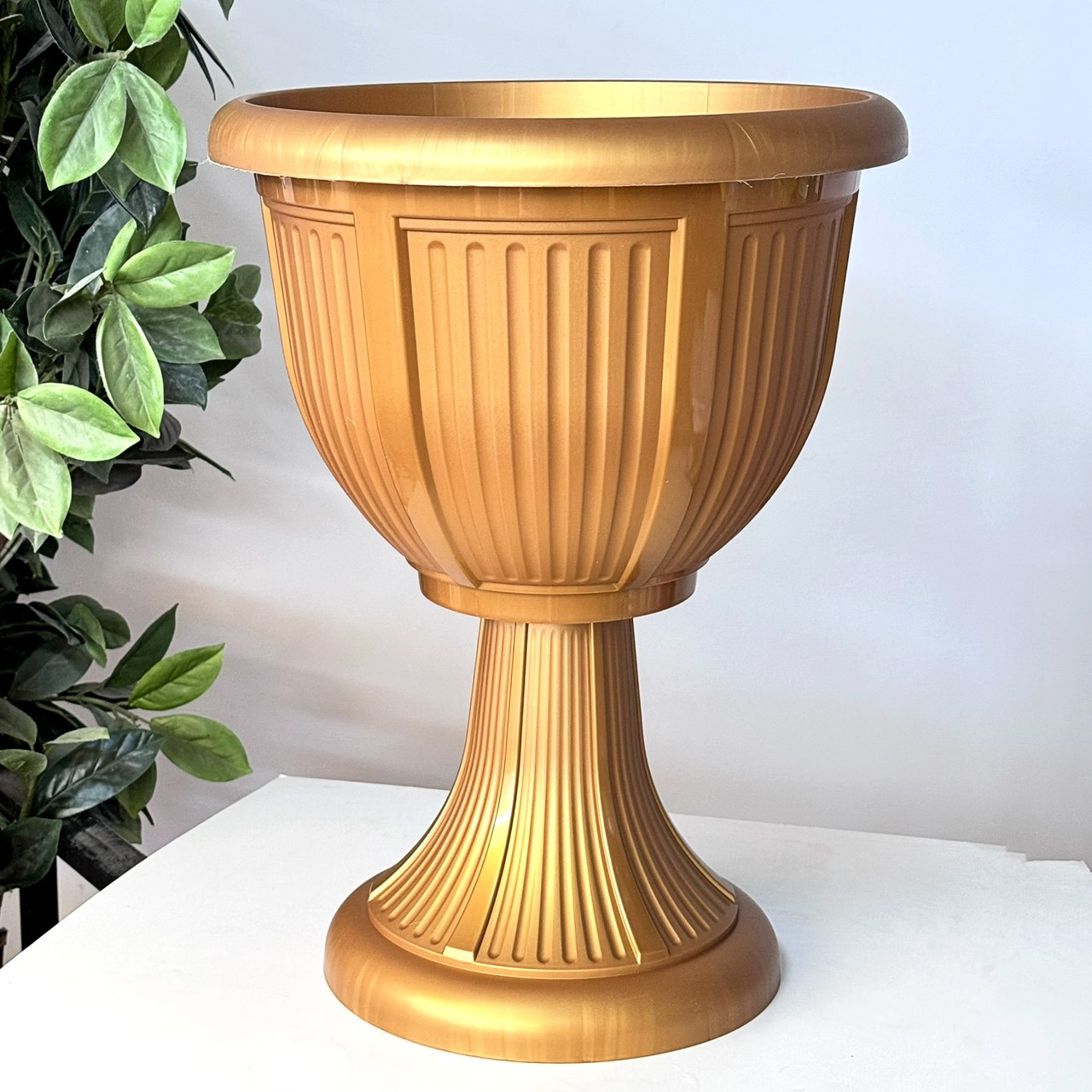Вазон на ніжці глибокий пластиковий 6 л 31*42 см золотий Леон Алеана