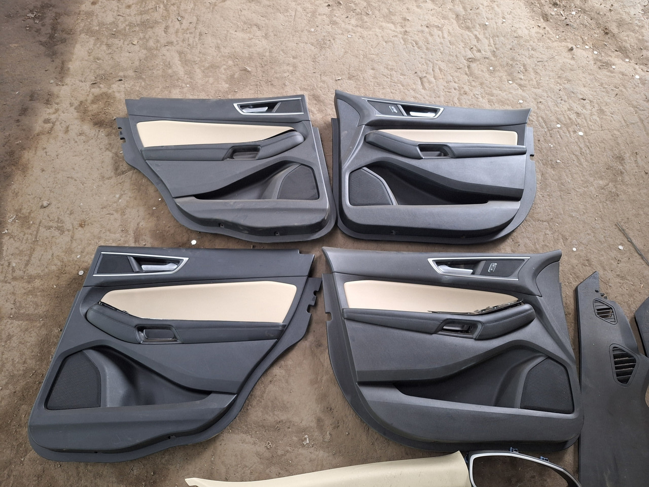 Ford Edge 2019-2024 Дверні карти 4 шт Бежевий + Чорний SEL комплектні Відмінний стан, фото 1