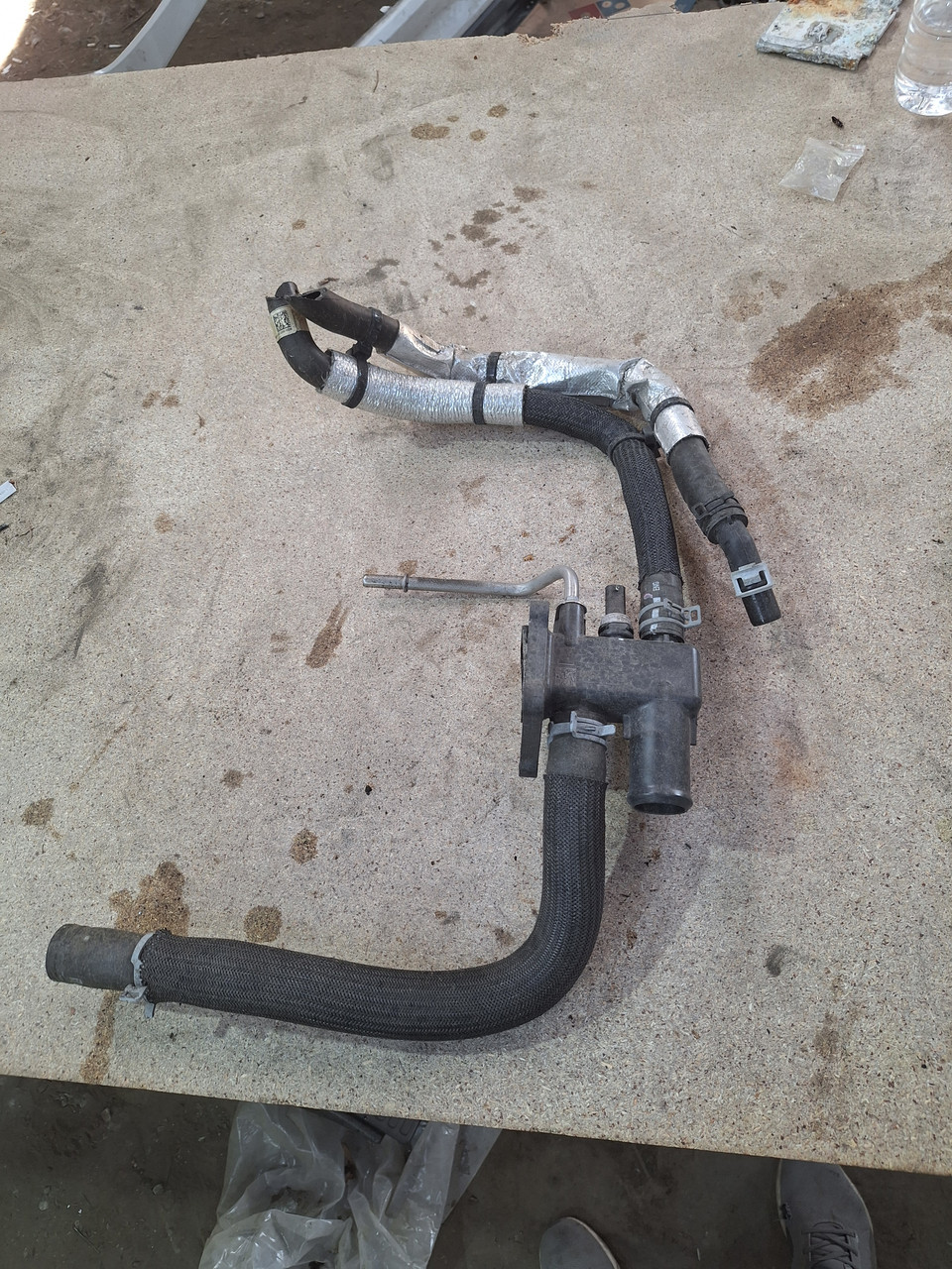 Ford Edge 2019-2024 З'єднувач трійник системи охолодження для води антифрізу K2GE8K556AB, фото 1