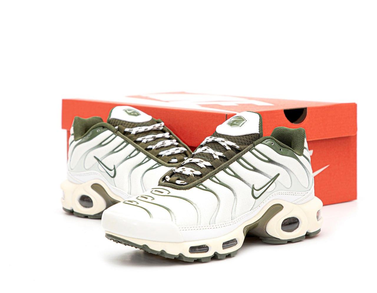 Жіночі білі Кросівки Nike Air Max Plus TN