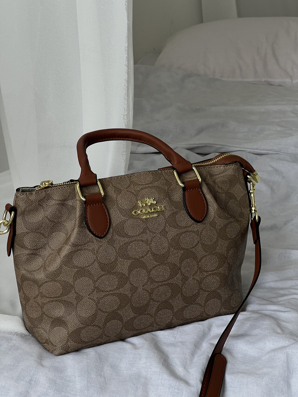 Жіноча сумка Coach Georgia Satchel Bag коричнево-бежевий Коуч через плече, фото 1