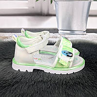 Босоніжки дитячі для дівчинки Y.Top білі з зеленим із закритою п'ятою 5821