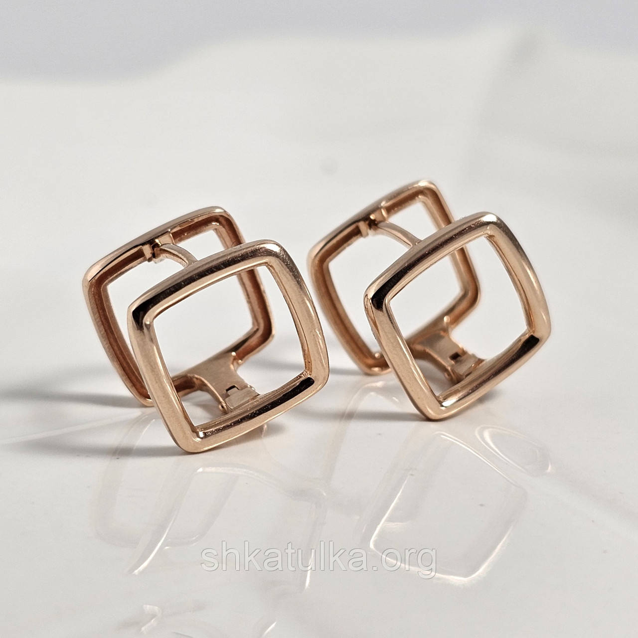 Сережки із золота гладкі геометричні квадратної форми гладкі геометричні без каміння